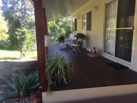 Bright & Beautiful Home On The Hills! - Accommodation Main Beach 2