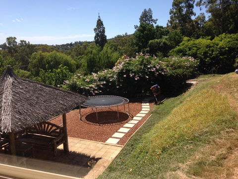 Bright & Beautiful Home On The Hills! - Accommodation Main Beach 0