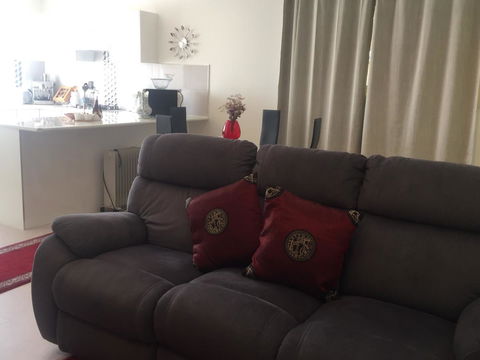 Bright & Beautiful Home On The Hills! - Accommodation Main Beach 7
