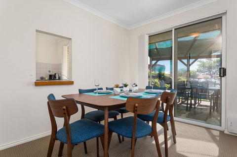 Como South Perth Villa - Accommodation Main Beach 0