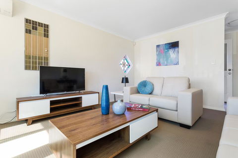 Como South Perth Villa - Accommodation Main Beach 1