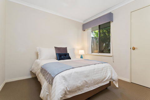 Como South Perth Villa - Accommodation Main Beach 6