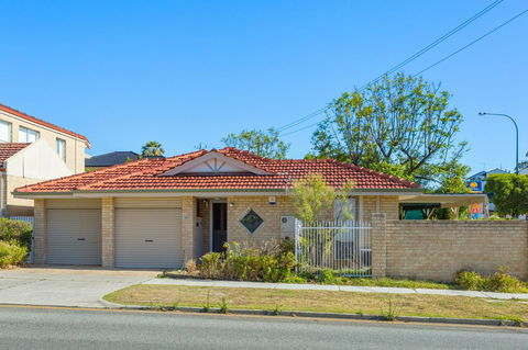 Como South Perth Villa - Accommodation Main Beach 21