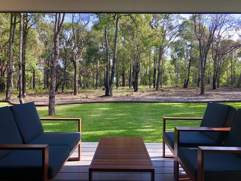 Amaroo Retreat & Spa - Accommodation Main Beach 1