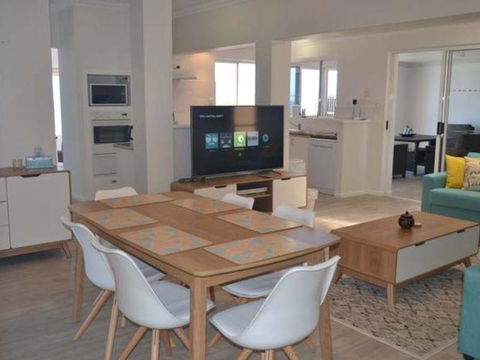 Caravel Beach House Mandurah - Accommodation Main Beach 22