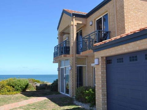 Caravel Beach House Mandurah - Accommodation Main Beach 28