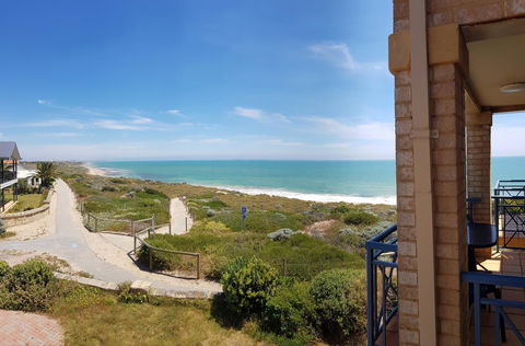 Caravel Beach House Mandurah - Accommodation Main Beach 2
