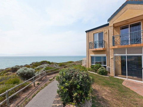 Caravel Beach House Mandurah - Accommodation Main Beach 0