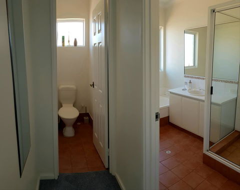 Caravel Beach House Mandurah - Accommodation Main Beach 10