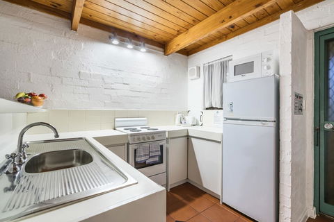 Cottesloe Beach Chalets - Accommodation Main Beach 34
