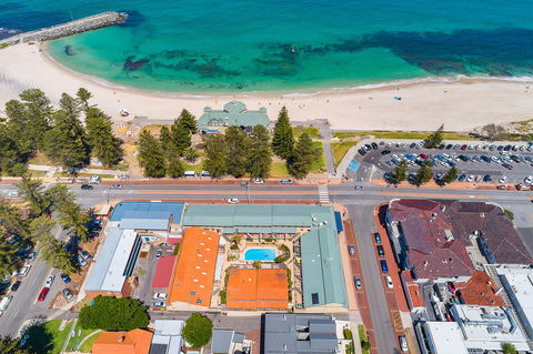 Cottesloe Beach Chalets - Accommodation Main Beach 12