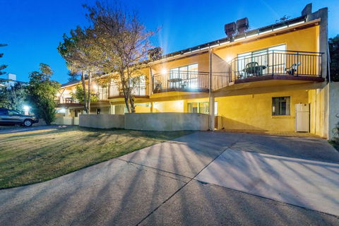 Cottesloe Beach Chalets - Accommodation Main Beach 2