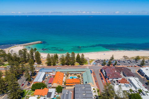 Cottesloe Beach Chalets - Accommodation Main Beach 13