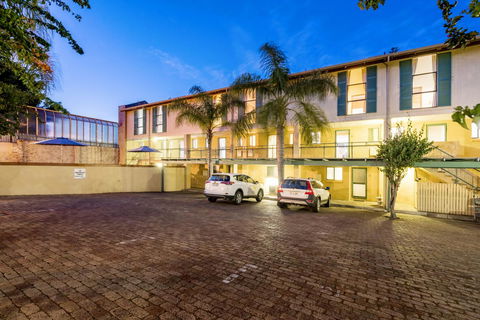 Cottesloe Beach Chalets - Accommodation Main Beach 9