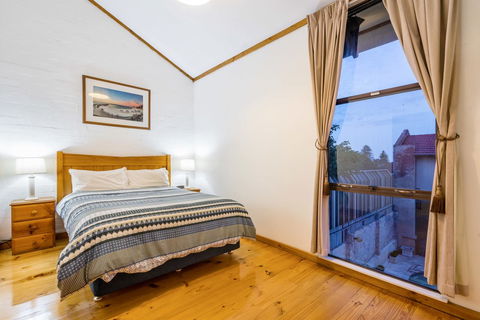 Cottesloe Beach Chalets - Accommodation Main Beach 3