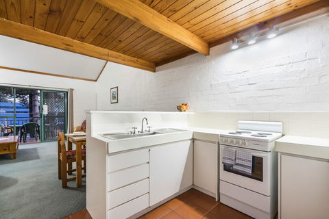 Cottesloe Beach Chalets - Accommodation Main Beach 27