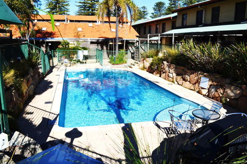 Cottesloe Beach Chalets - Accommodation Main Beach 19