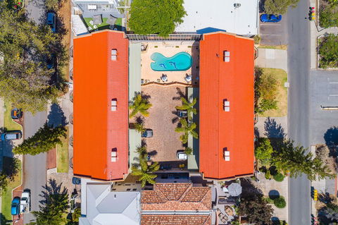 Cottesloe Beach Chalets - Accommodation Main Beach 14