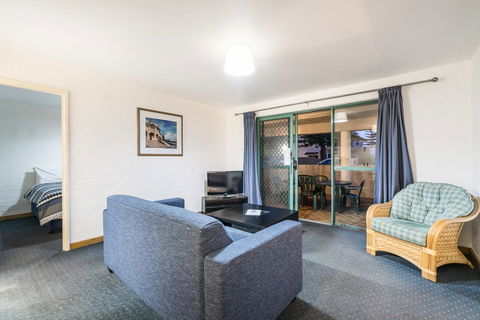 Cottesloe Beach Chalets - Accommodation Main Beach 37
