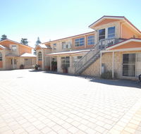 Yot Spot Apartments - Accommodation Main Beach