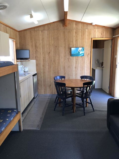 The Aurelian Cabin - Accommodation Main Beach 7