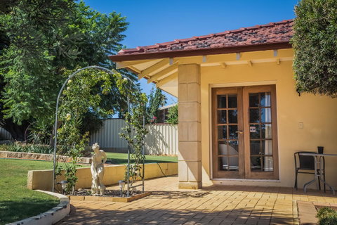 Armadale Cottage Bed & Breakfast - Accommodation Main Beach 36