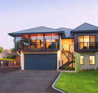 Downton Villa - Accommodation Main Beach