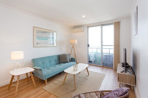 Ocean Breeze Apartment - Accommodation Main Beach 0