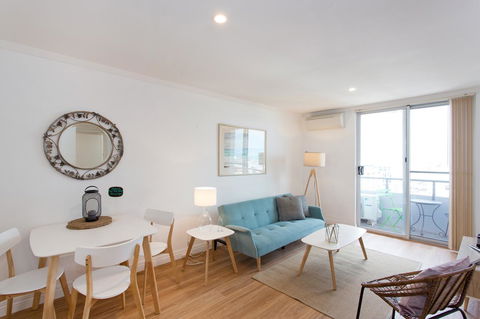 Ocean Breeze Apartment - Accommodation Main Beach 20