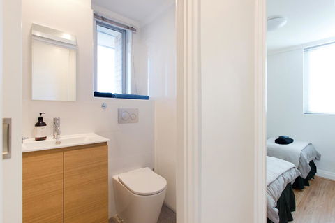 Ocean Breeze Apartment - Accommodation Main Beach 26