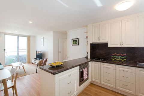 Ocean Breeze Apartment - Accommodation Main Beach 13