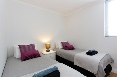 Ocean Breeze Apartment - Accommodation Main Beach 30