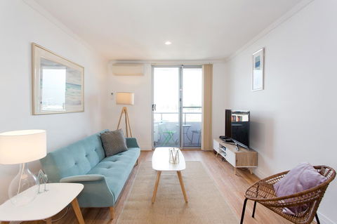 Ocean Breeze Apartment - Accommodation Main Beach 18