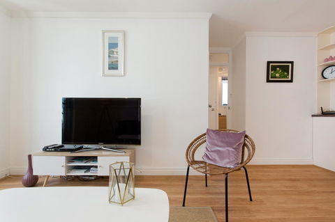 Ocean Breeze Apartment - Accommodation Main Beach 16
