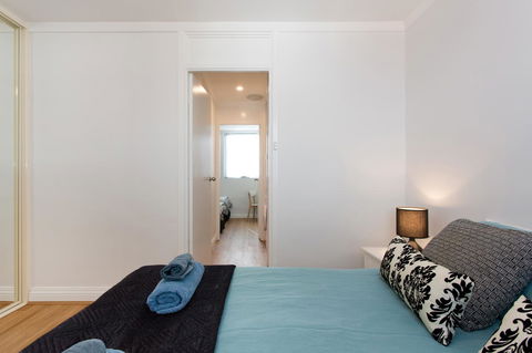 Ocean Breeze Apartment - Accommodation Main Beach 33