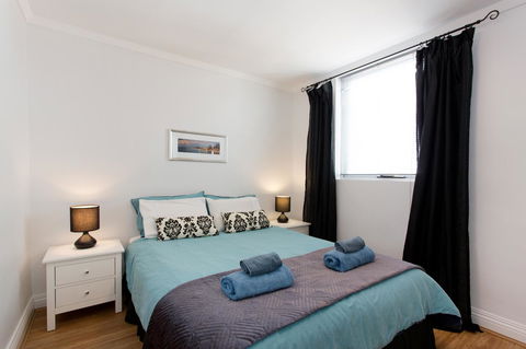 Ocean Breeze Apartment - Accommodation Main Beach 32
