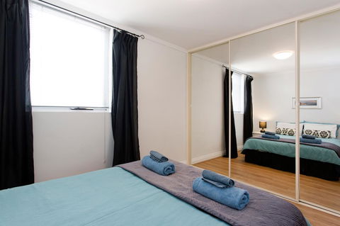 Ocean Breeze Apartment - Accommodation Main Beach 31