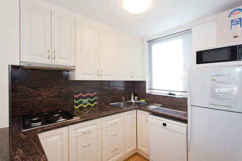 Ocean Breeze Apartment - Accommodation Main Beach 14