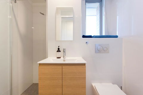 Ocean Breeze Apartment - Accommodation Main Beach 25