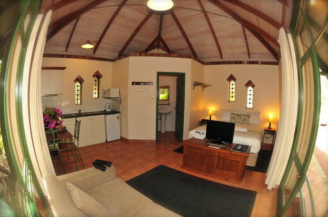 Waterfall Cottages - Accommodation Main Beach 20