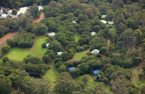 Waterfall Cottages - Accommodation Main Beach 8