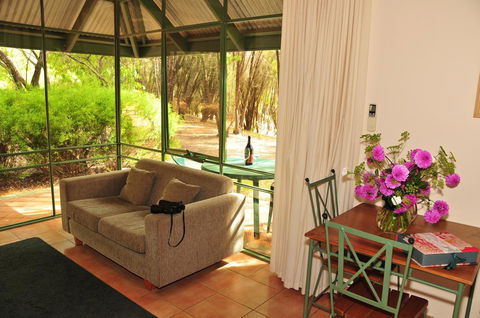 Waterfall Cottages - Accommodation Main Beach 10