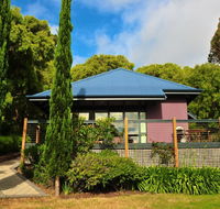 Waterfall Cottages - Accommodation Main Beach