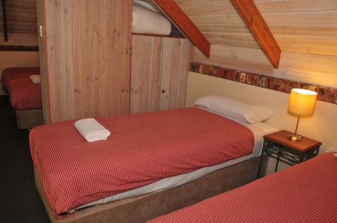 Waterfall Cottages - Accommodation Main Beach 16