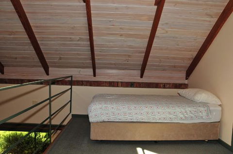 Waterfall Cottages - Accommodation Main Beach 3