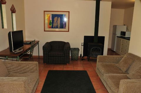 Waterfall Cottages - Accommodation Main Beach 6