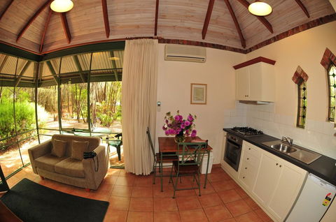 Waterfall Cottages - Accommodation Main Beach 18