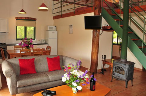 Waterfall Cottages - Accommodation Main Beach 14