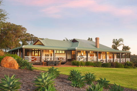 The Farmhouse - Accommodation Main Beach 2