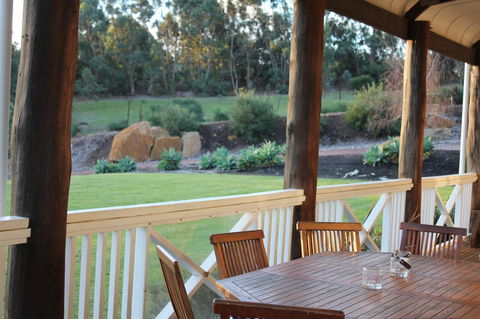 The Farmhouse - Accommodation Main Beach 12